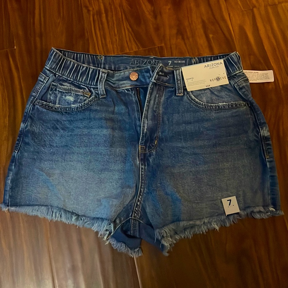 Arizona Size 7 Shorts - 7 inch